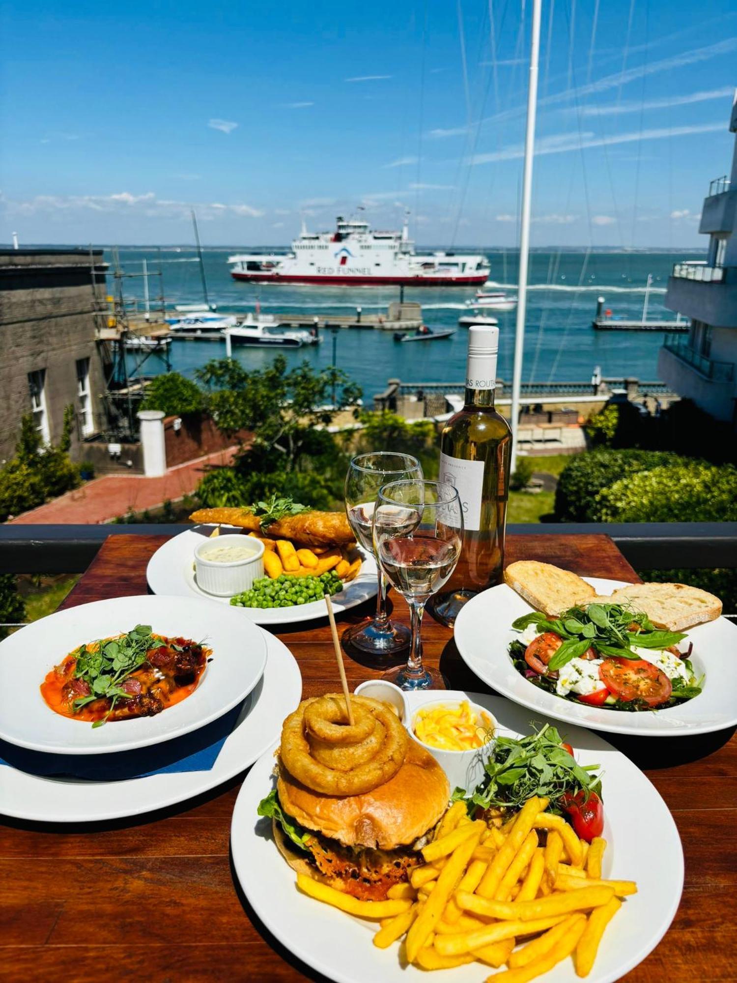 Royal Ocean Racing Club Hotel Cowes  Exterior photo