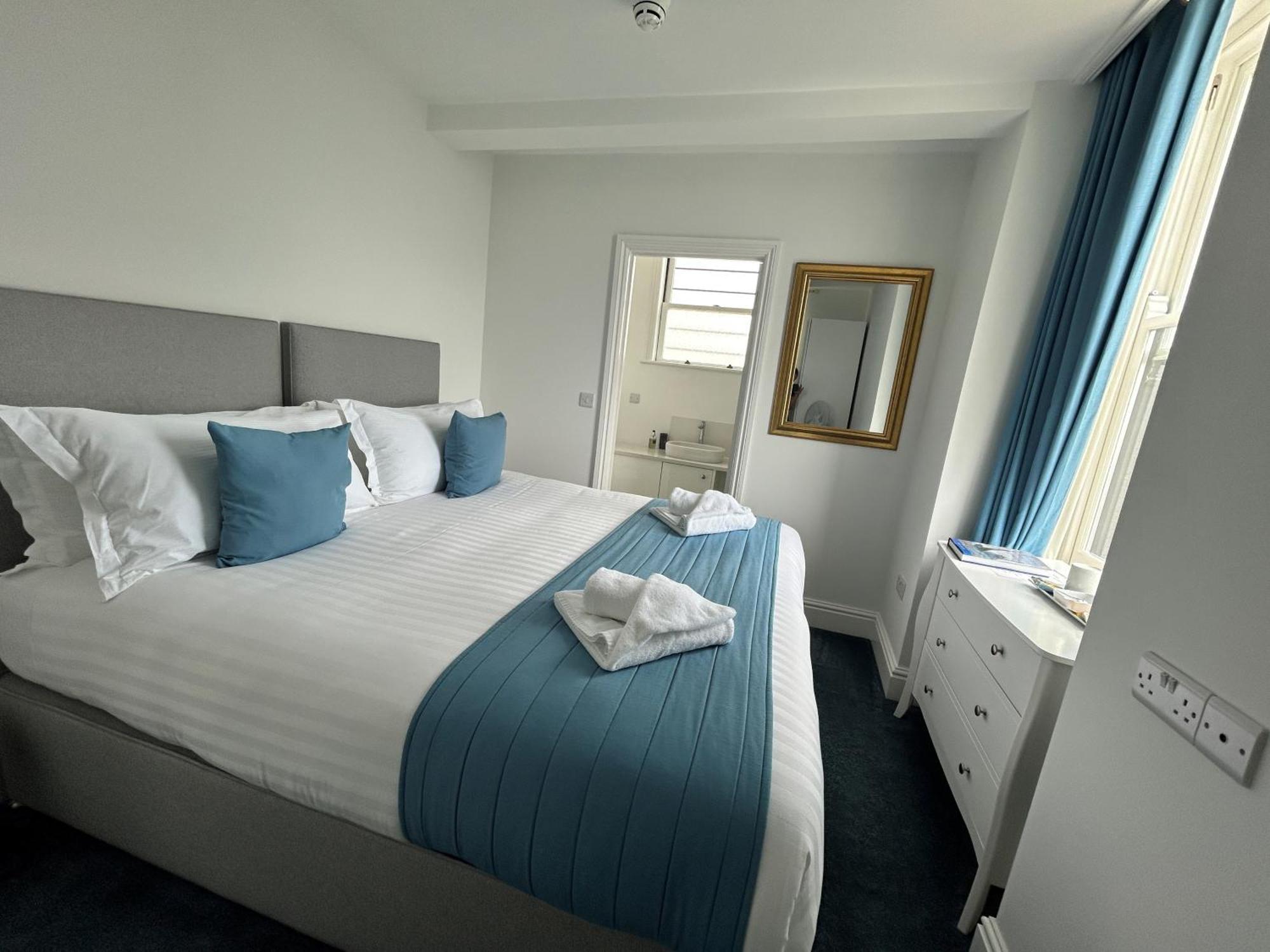 Royal Ocean Racing Club Hotel Cowes  Exterior photo